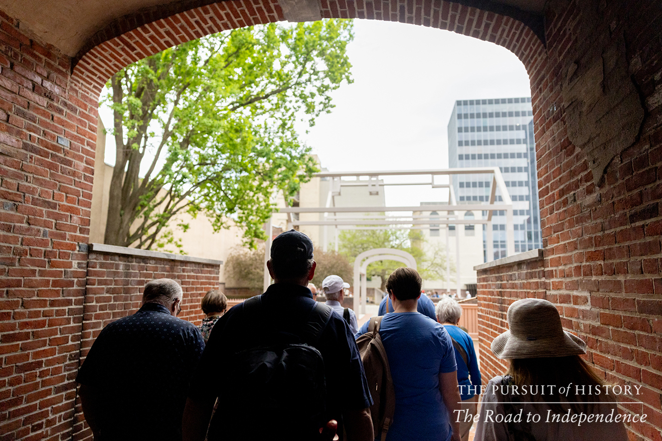George Boudreau, PhD, leading the Neighborhood Walking Tour; The Pursuit of History—The Road to Independence, Spring 2026 (photo by Joe Tacynec)-329